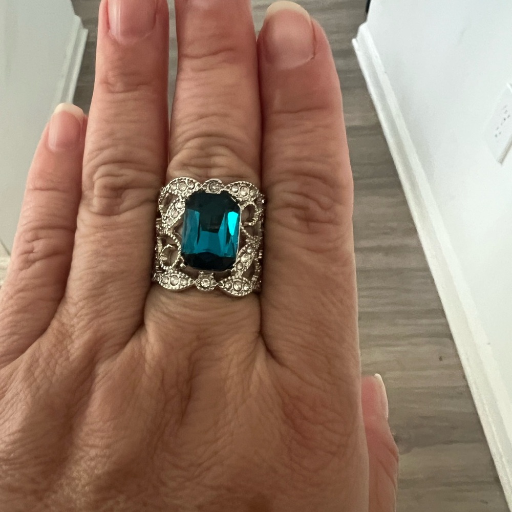 Paparazzi Silver Ring with Teal Gemstone